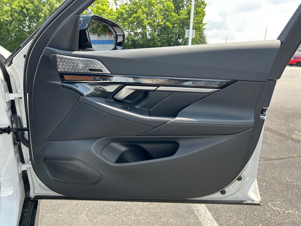 Thumbnail: 2024 BMW i5 - 27
