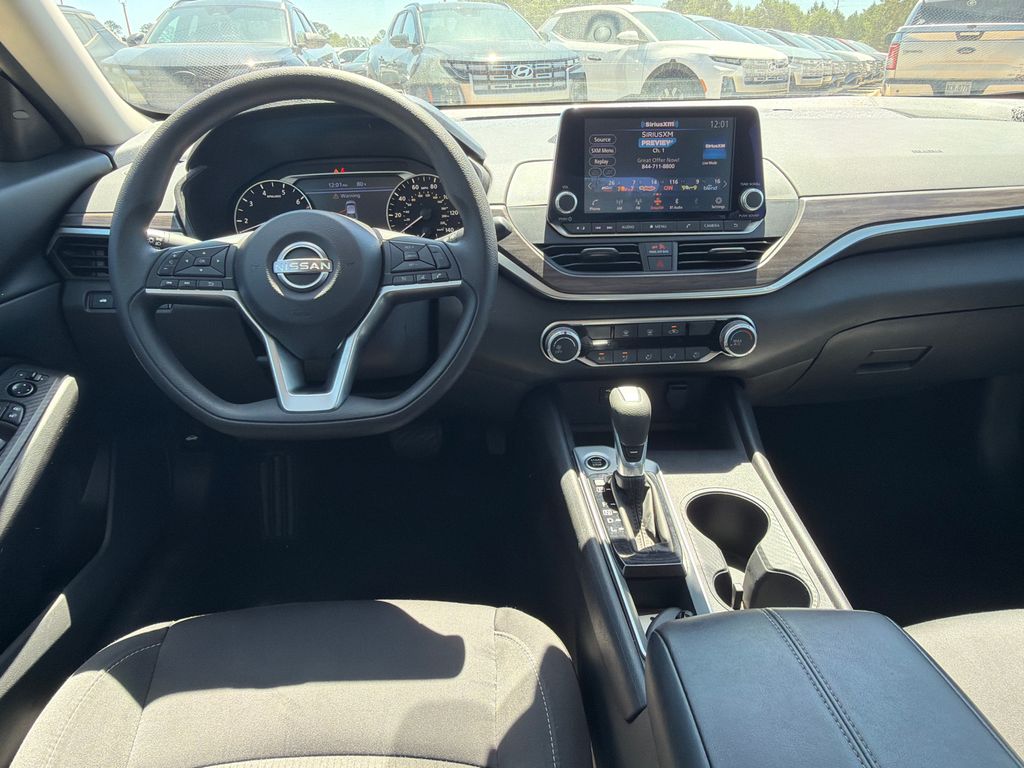 Used 2025 White Nissan 2.5 SV image 22