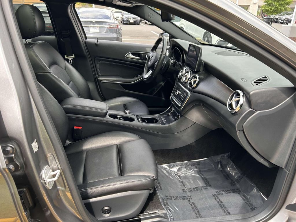 Thumbnail: 2018 Mercedes-Benz GLA - 22