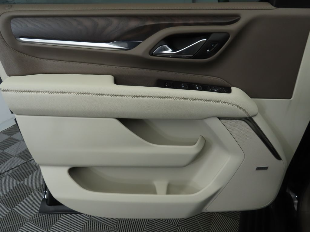 Thumbnail: 2023 GMC Yukon XL - 21