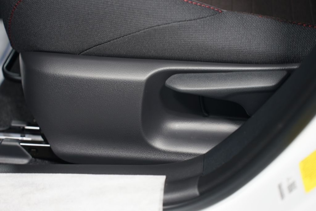 2025 Toyota Corolla SE 32