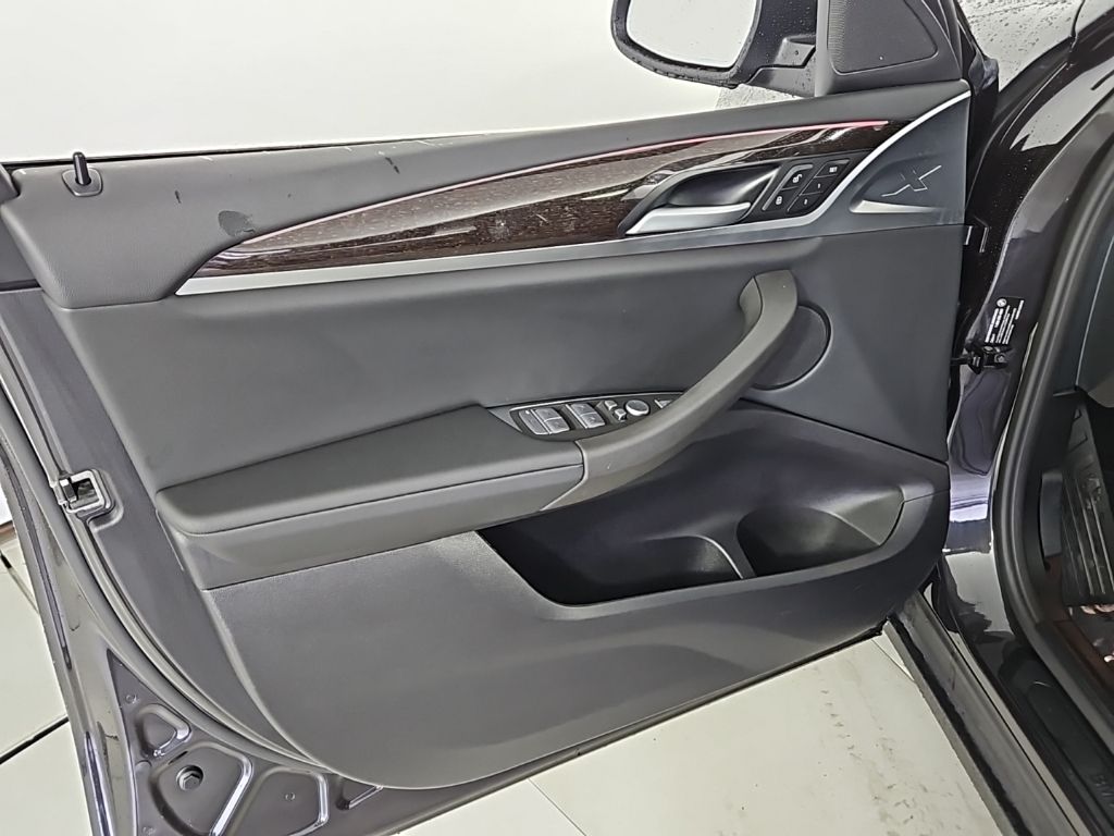 Thumbnail: 2025 BMW X4 - 11