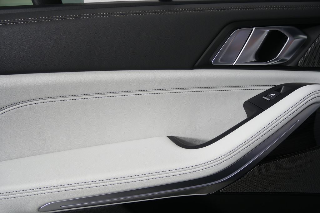 Thumbnail: 2026 BMW X5 - 13