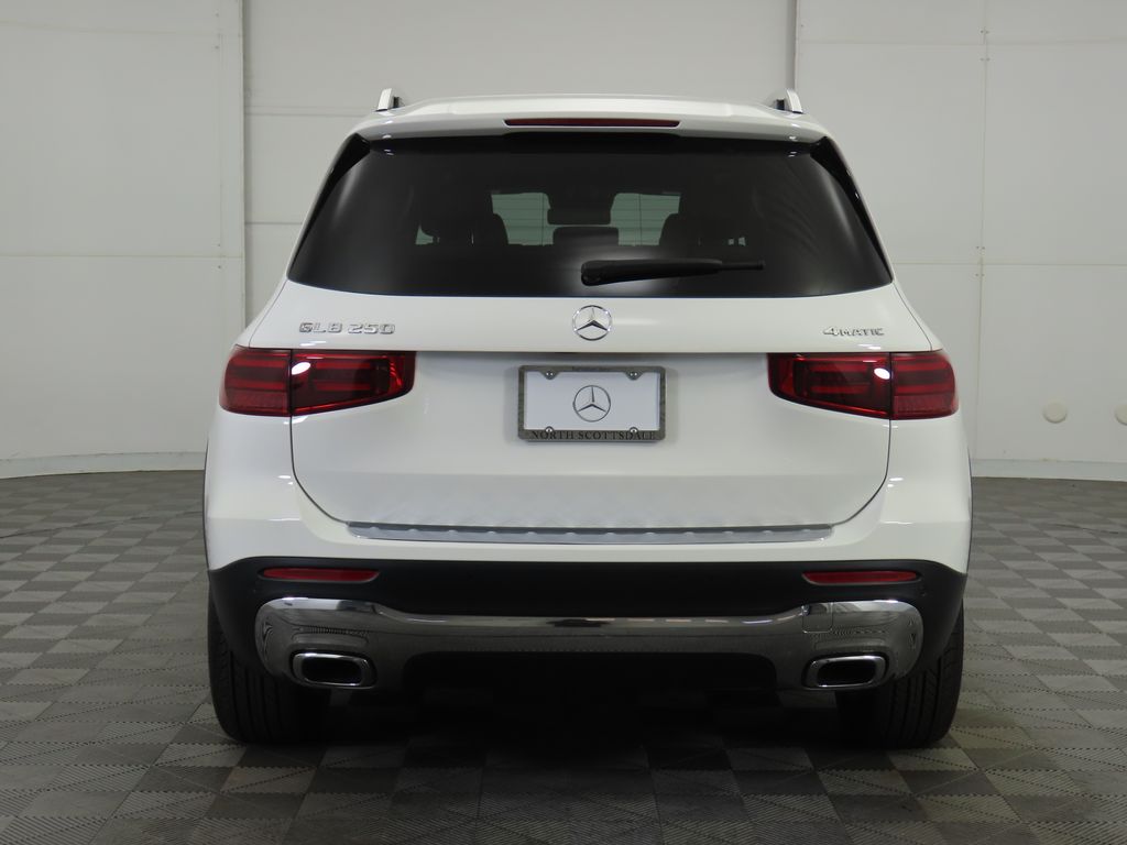2025 Mercedes-Benz GLB 250 6