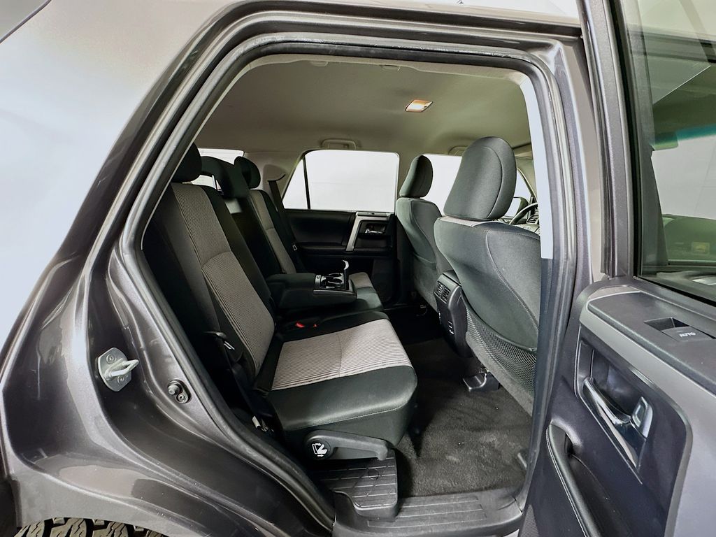 Thumbnail: 2015 Toyota 4Runner - 27