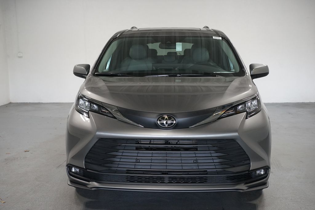 Thumbnail: 2026 Toyota Sienna - 2