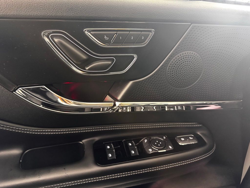 Certified Used 2023 White Lincoln Reserve image 18