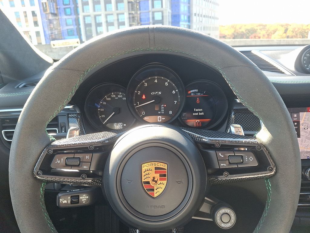 Thumbnail: 2022 Porsche Macan - 24