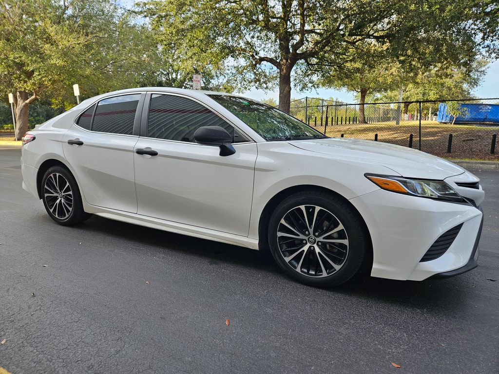 2018 Toyota Camry SE 7