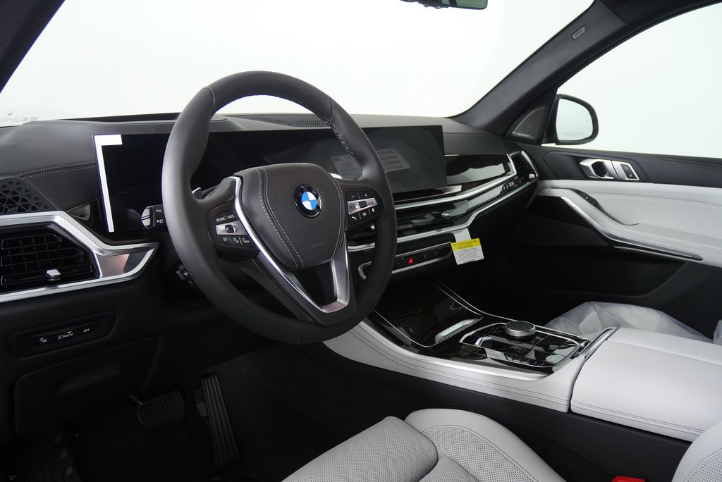 Thumbnail: 2026 BMW X5 - 13