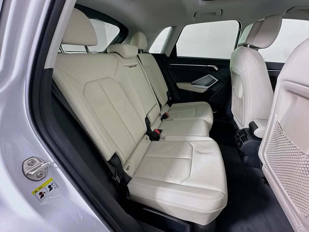 Thumbnail: 2021 Audi Q3 - 28