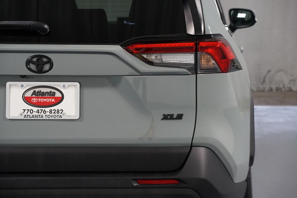 Thumbnail: 2022 Toyota RAV4 - 10