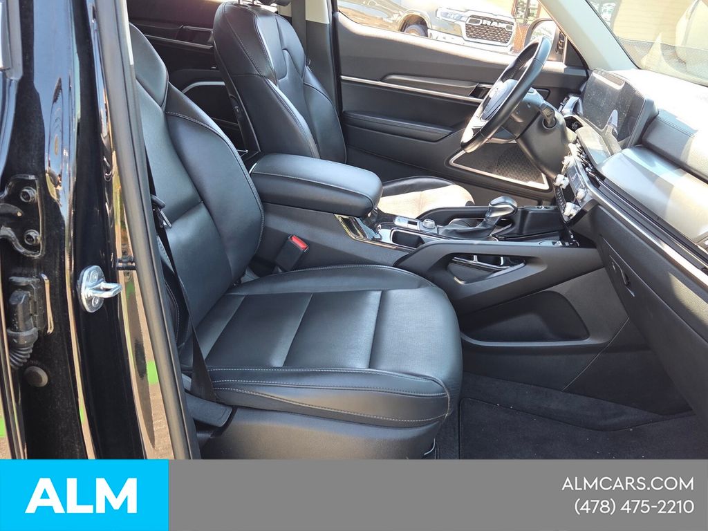 Used 2025 Black Kia S image 19