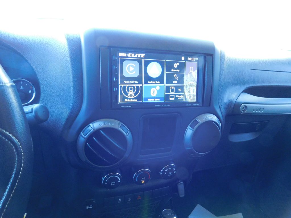 Thumbnail: 2015 Jeep Wrangler - 9