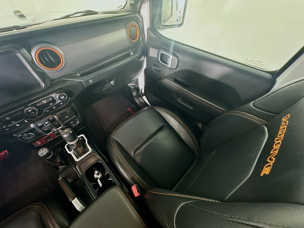 Used 2021 White Jeep Mojave image 11