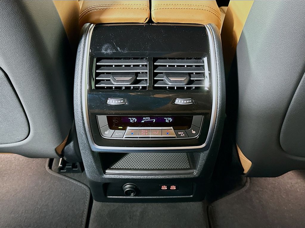 Thumbnail: 2026 BMW X7 - 18