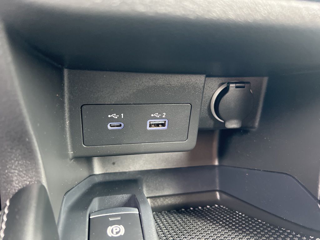 2022 Nissan Kicks SV photo