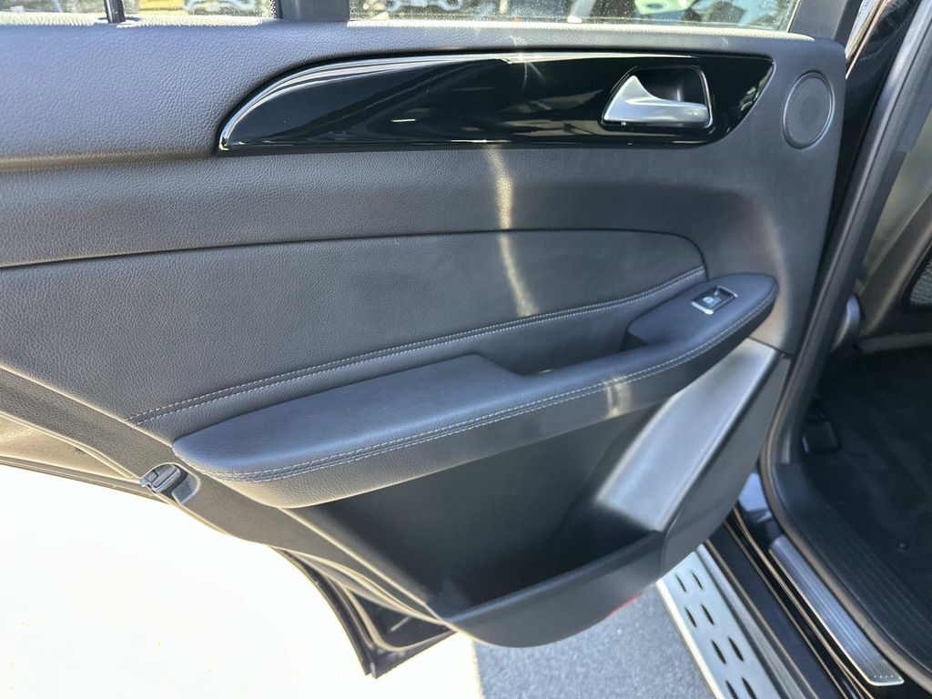 Thumbnail: 2017 Mercedes-Benz GLE - 27