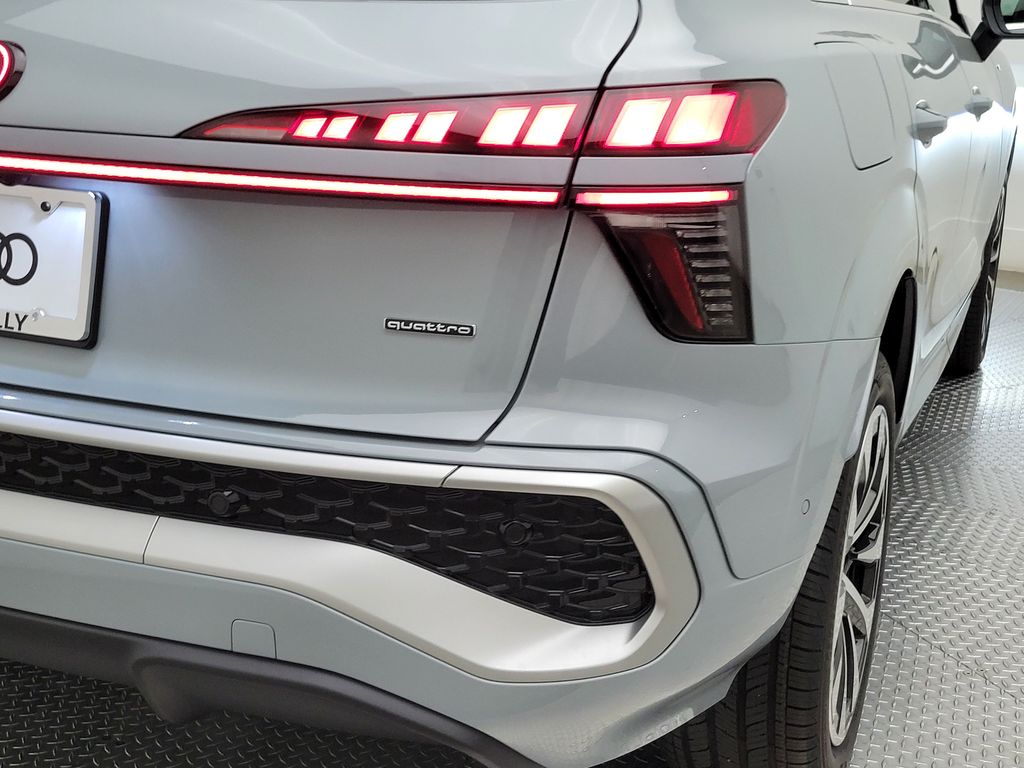 Thumbnail: 2026 Audi Q3 - 8