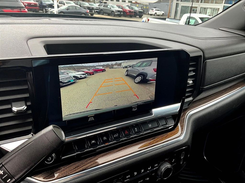 2025 Chevrolet Silverado 1500 — photo 19