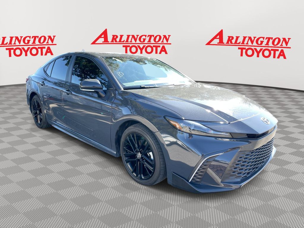 2025 Toyota Camry SE's photo