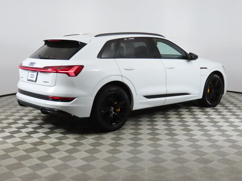 Thumbnail: 2022 Audi e-tron - 5