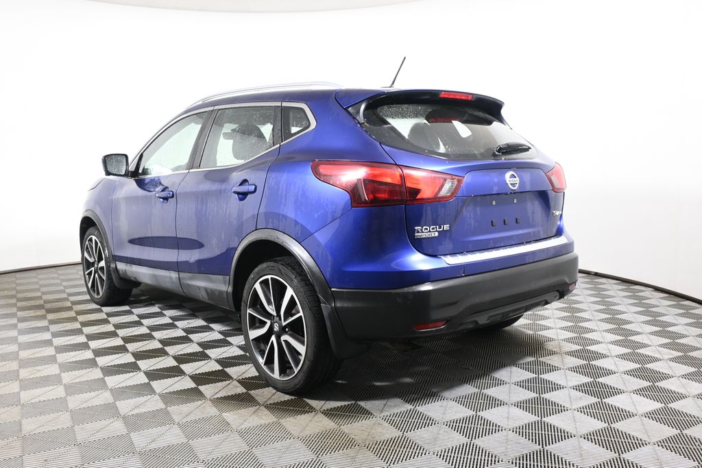 Thumbnail: 2017 Nissan Rogue Sport - 5
