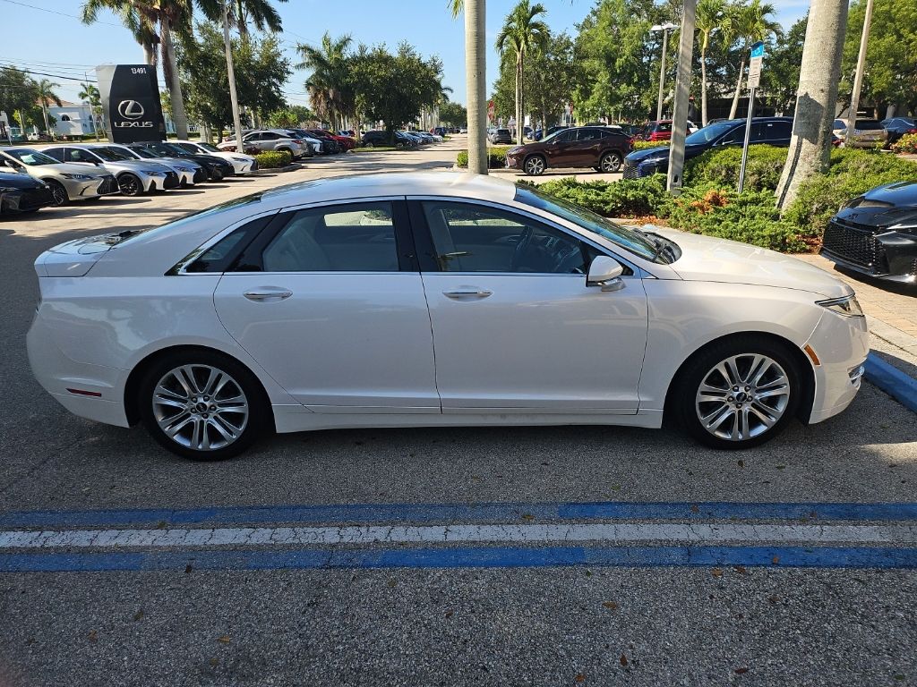 Used 2015 White Lincoln Base image 4