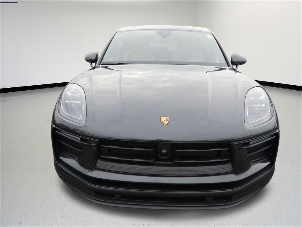 Thumbnail: 2023 Porsche Macan - 10