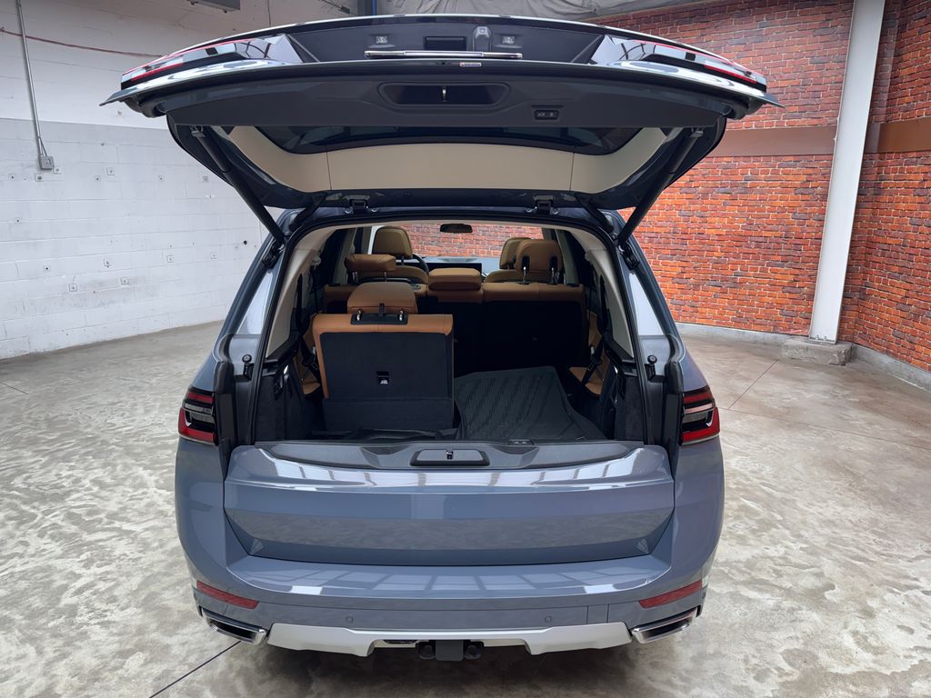 Certified Used 2025  BMW xDrive40i image 27