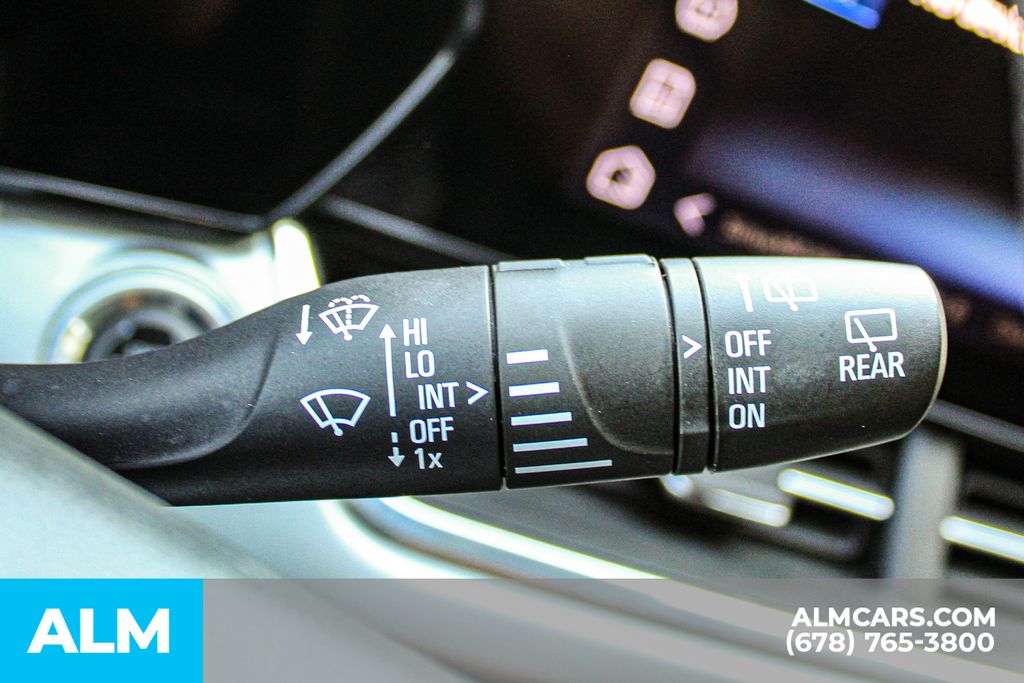 Used 2025 White Chevrolet LT image 27