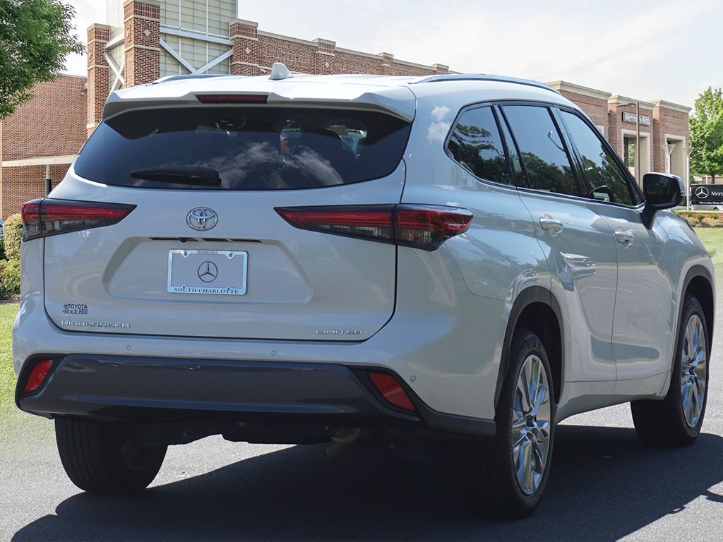 Thumbnail: 2021 Toyota Highlander - 6