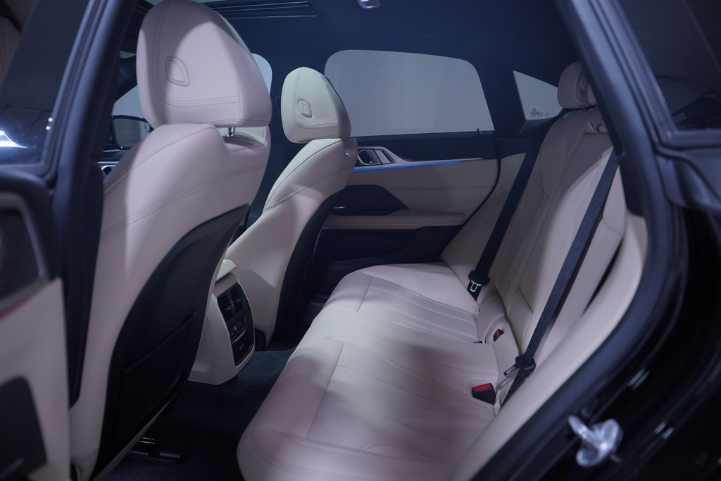 Thumbnail: 2023 BMW i4 - 9