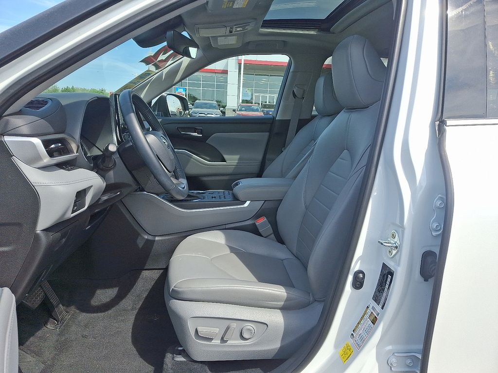 2022 Toyota Highlander XLE 15