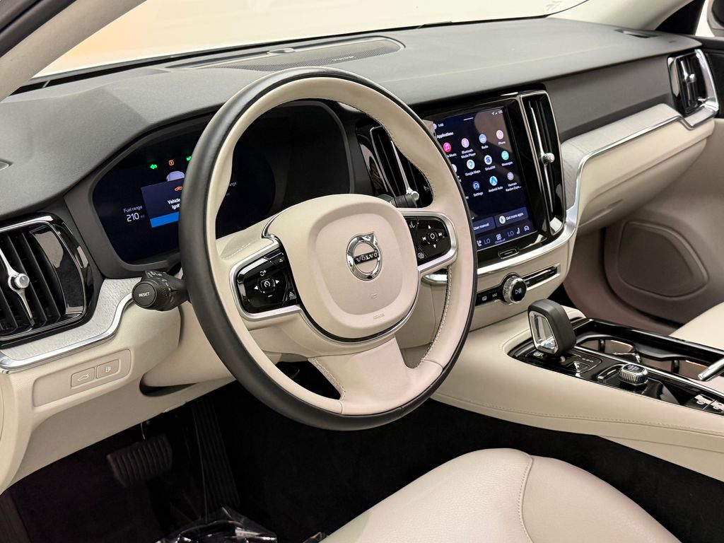 Thumbnail: 2024 Volvo S60 - 20