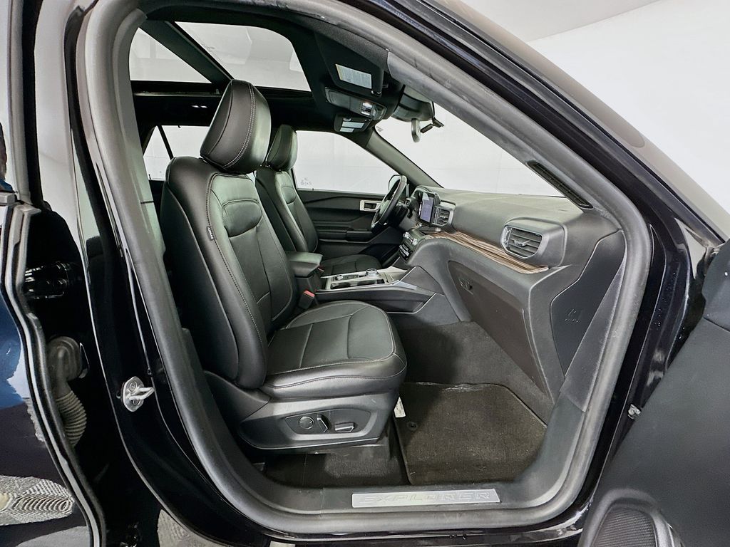 Thumbnail: 2020 Ford Explorer - 31