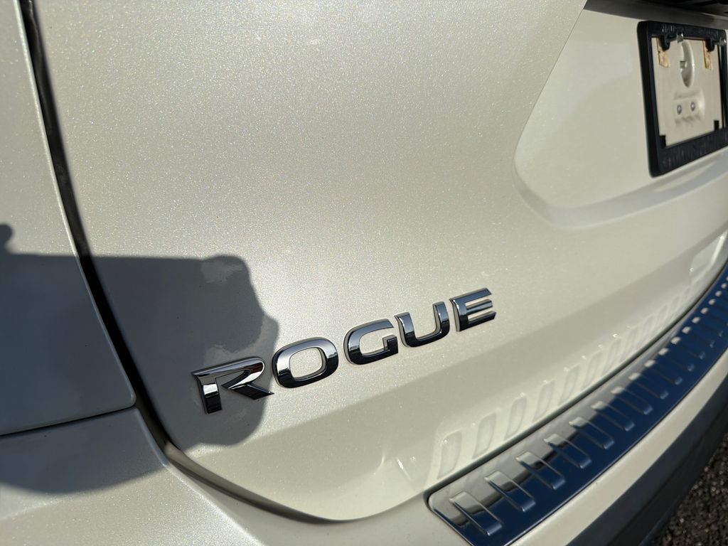 Used 2018 Nissan Rogue SV 4D Sport Utility