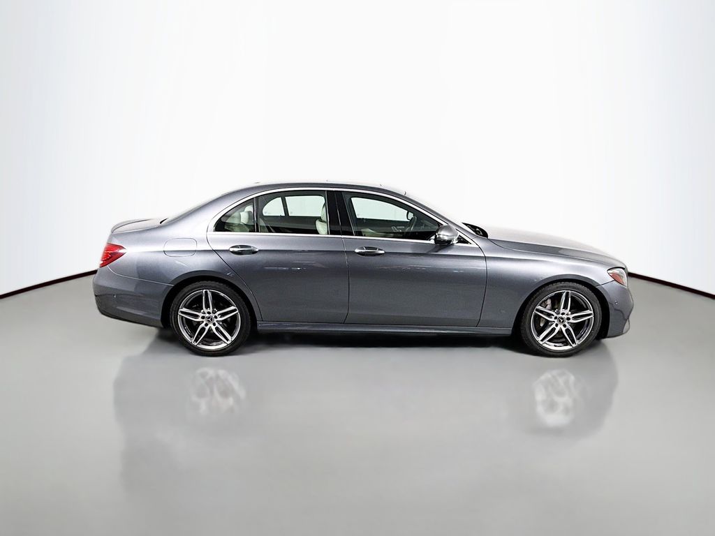 Thumbnail: 2019 Mercedes-Benz E-Class - 4