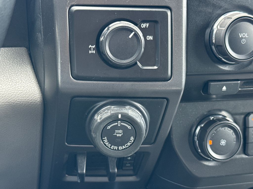 Used 2017  Ford XLT image 23