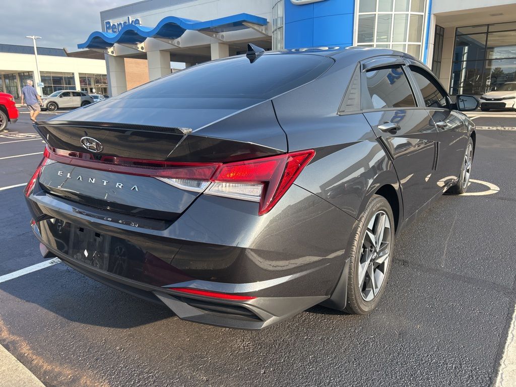 Thumbnail: 2023 Hyundai Elantra - 3