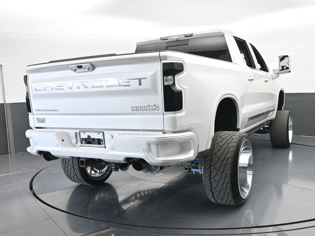 Used 2022 Iridescent Pearl Tricoat Chevrolet High Country image 5