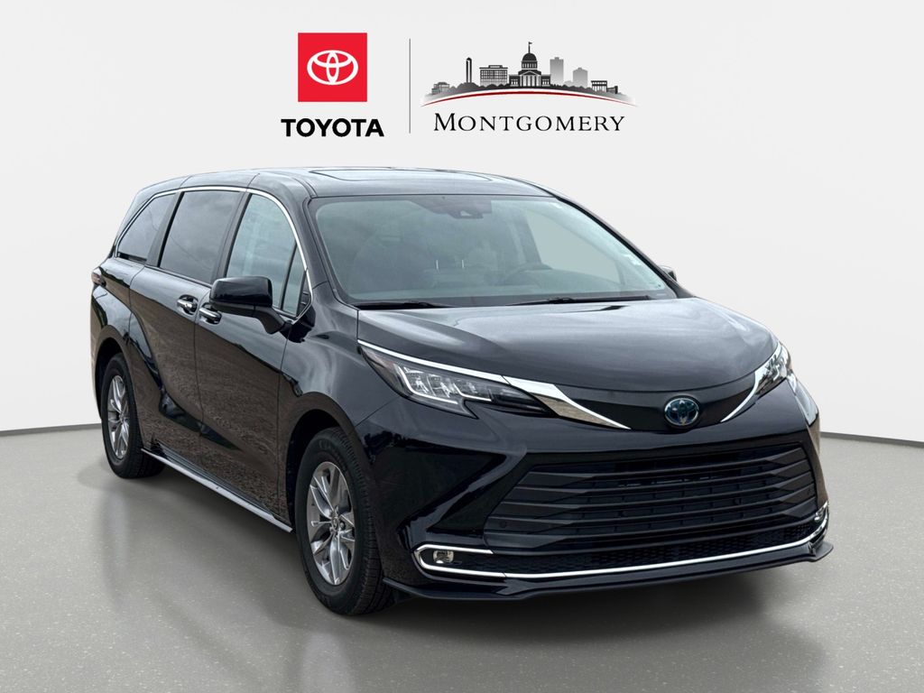 2022 Toyota Sienna XLE 7-Passenger Hybrid FWD's photo