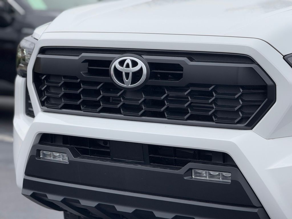 2024 Toyota Tacoma TRD Sport photo 5