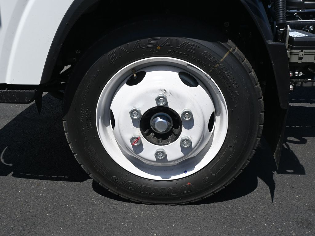 2025 Isuzu NPR HD 