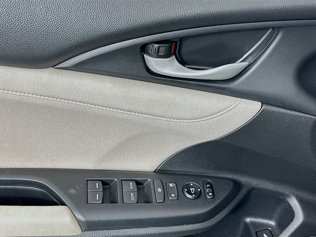 Thumbnail: 2020 Honda Insight - 17