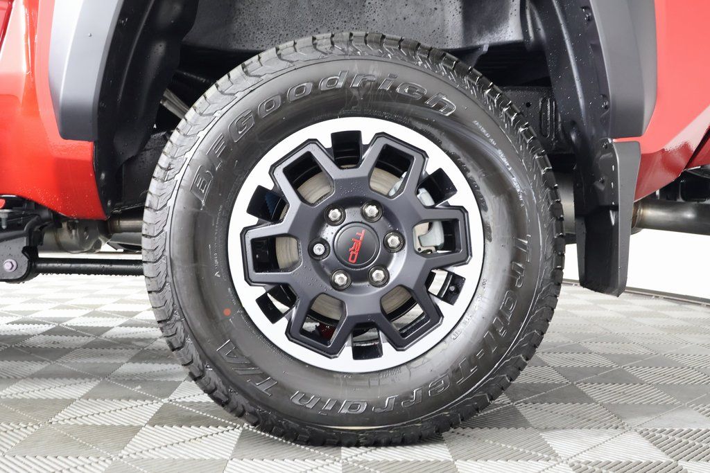 2025 Toyota Tacoma TRD Off-Road 10