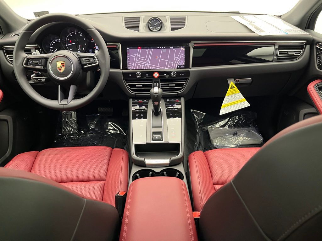 Thumbnail: 2025 Porsche Macan - 23