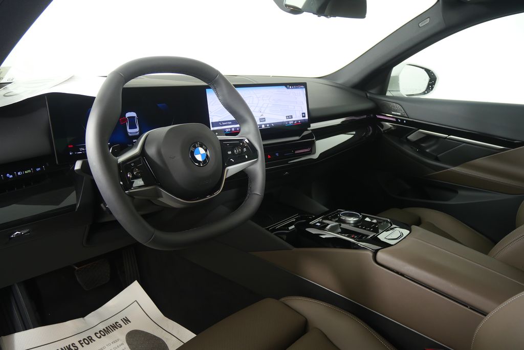 Thumbnail: 2025 BMW 5 Series - 13
