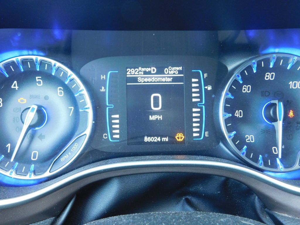 Thumbnail: 2017 Chrysler Pacifica - 5