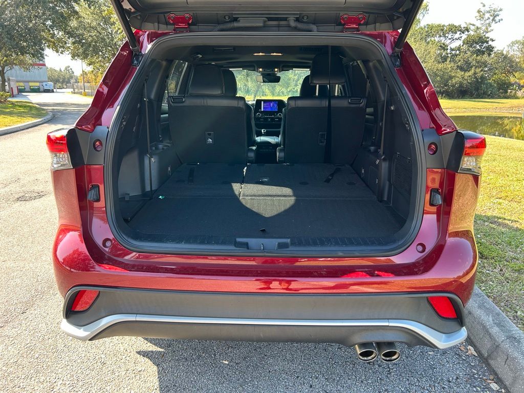 Thumbnail: 2023 Toyota Highlander - 9